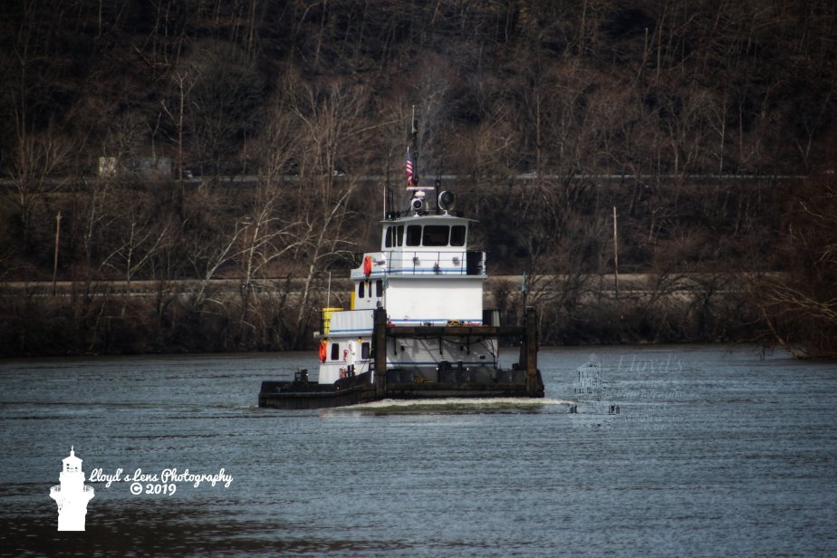 Curiosity About The Life Of A Towboat Crew
